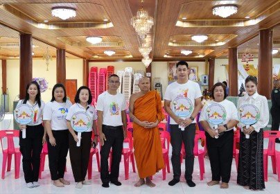 Providing health check-up services at Wat Puranawas.